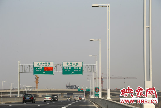 市民可通過北三環快速路高架橋直達東區。