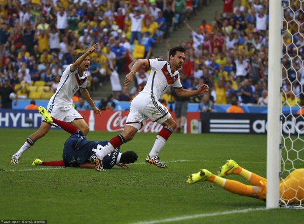 第13分鐘,胡梅爾斯頭球破門 第13分鐘,胡梅爾斯頭球破門