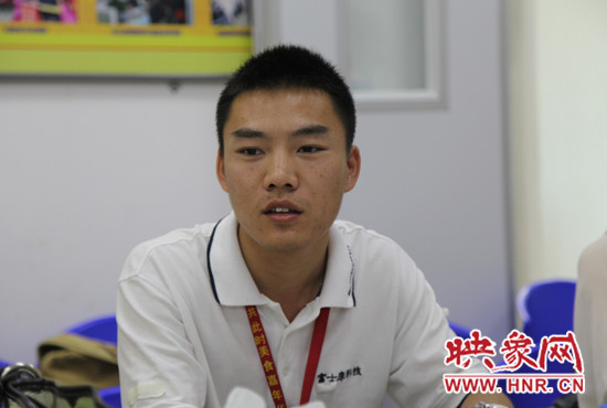 富士康鄭州園區塑藝制造中心組裝一廠周邊行政員彭胡 富士康鄭州園區塑藝制造中心組裝一廠周邊行政員彭胡