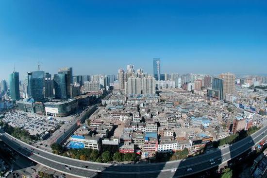 經過4個多月的推進，親賢社區的拆遷工作進展緩慢，原定于2015年10月底完成的拆遷，在10月中旬時仍停留在對部分住戶進行插花式拆除。(拍攝：2015年10月16日)