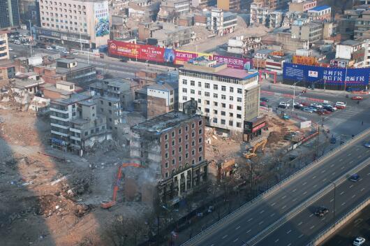在“拆遷獎勵”等一系列政策的激勵下，親賢社區的改造步伐明顯加快。2015年12月初，親賢社區簽訂拆遷協議 374份，簽約率達90%，西北片區實現了拆遷大突破。(拍攝：2015年12月20日)