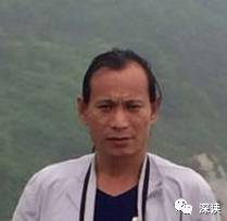 其個人官網中的照片