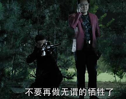 《人民的名義》原著小說有這么一段：趙瑞龍要找殺手殺了侯亮平，結果趙瑞龍的三姐發話：侯亮平要是死了趙瑞龍也要死!這就說明了大boss趙立春沒把握在侯死后的各方反應中護住兒子趙瑞龍，因此，這就告訴了讀者，侯亮平的背景絕對不比趙立春差!