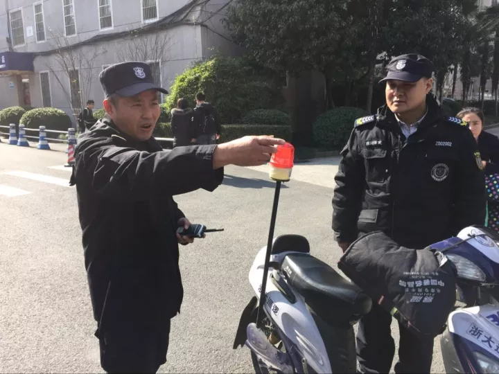 23歲IT男大學門口沒了心跳 保安飆車送醫生