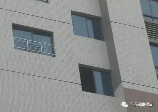 12日上午，經(jīng)過醫(yī)院治療后，女子華某已經(jīng)清醒，并能開口說話。華某對民警說：