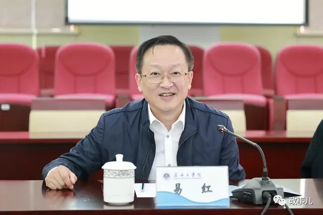 剛剛調(diào)整的這10部級領(lǐng)導(dǎo) 個(gè)個(gè)大有來頭