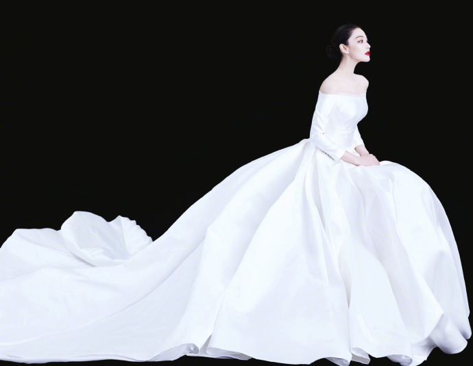 張馨予的婚紗成了淘寶爆款，知道價(jià)格后讓人大跌眼鏡！