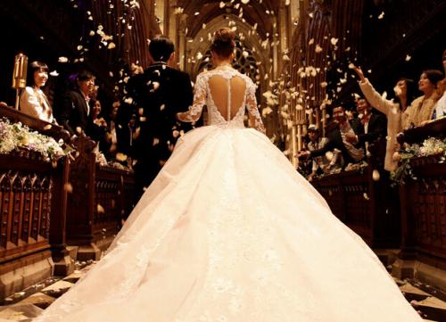 張馨予的婚紗成了淘寶爆款，知道價(jià)格后讓人大跌眼鏡！