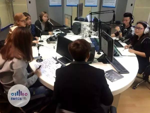 正式直播的時(shí)候，美少女們都非常認(rèn)真哦！