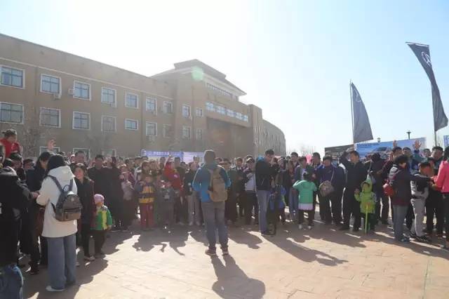 主持人胖達(dá)帶領(lǐng)魚油們進(jìn)行抽獎(jiǎng)環(huán)節(jié)，禮物大大滴呦！