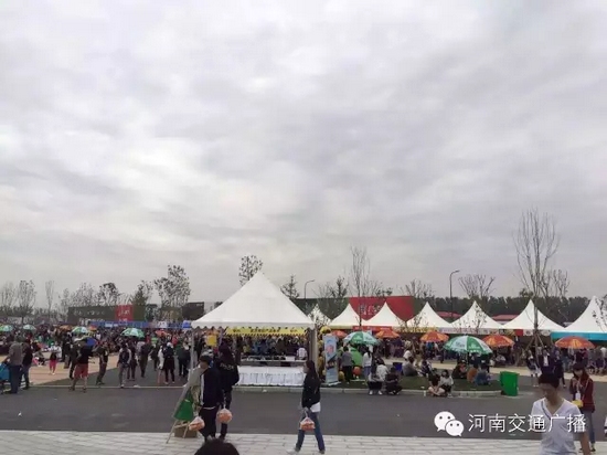 雖然天空已經烏云密布，但大家的熱情絲毫不減！