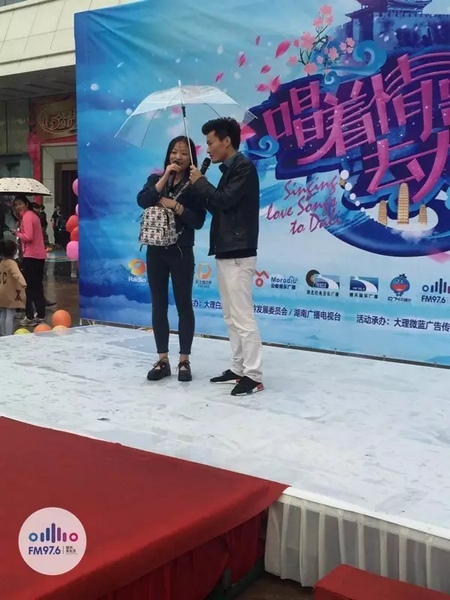 這是一位在校大學校，暗暗的喜歡純純的愛。