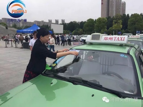 省文明辦專職副主任張曼如，對(duì)愛心助考活動(dòng)的舉辦給予高度評(píng)價(jià)。