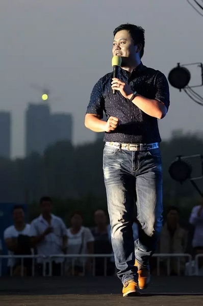 莫非此刻是在向前走還是向后移? 莫非此刻是在向前走還是向后移?