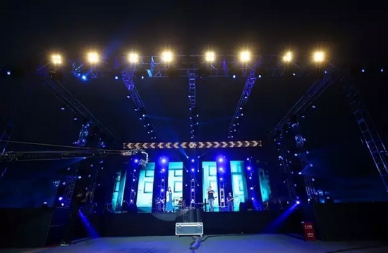 楊奕 張珊珊《突然想到理想這個詞》 楊奕 張珊珊《突然想到理想這個詞》