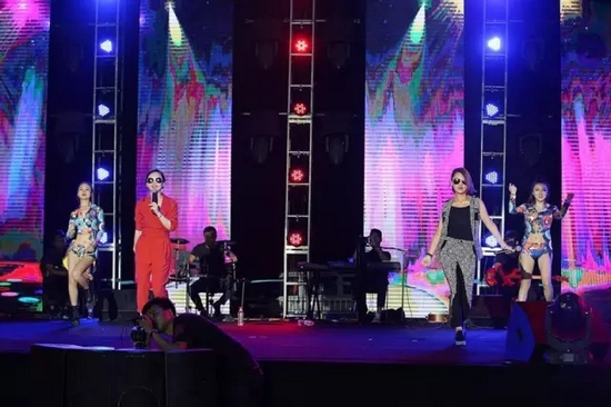 夢茹、怡璐《路燈下的小姑娘》 夢茹、怡璐《路燈下的小姑娘》