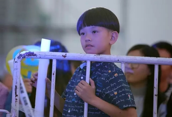 正是你們的笑容,才讓我們有了繼續(xù)前行的動力,哪怕風(fēng)雨兼程。 正是你們的笑容,才讓我們有了繼續(xù)前行的動力,哪怕風(fēng)雨兼程。