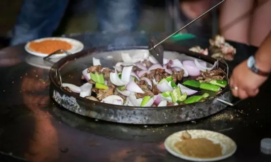 所有菜肉都取自農場純天然的食材，吃的又美味又放心！