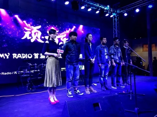 美女主播阿子擔當活動主持 美女主播阿子擔當活動主持