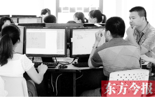 東方今報(bào)記者打探中招評(píng)卷現(xiàn)場 零分試卷全都復(fù)檢 東方今報(bào)記者打探中招評(píng)卷現(xiàn)場 零分試卷全都復(fù)檢