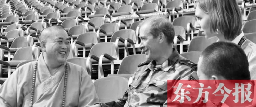 克里姆林宮警衛(wèi)司令謝爾蓋將軍會(huì)見(jiàn)釋永信,一同觀看排練 克里姆林宮警衛(wèi)司令謝爾蓋將軍會(huì)見(jiàn)釋永信,一同觀看排練