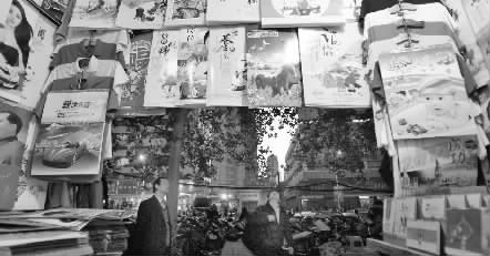 11月25日，鄭州市福壽街一家臺(tái)歷、掛歷專營店店主稱，上貨半個(gè)多月了，生意一直很冷清