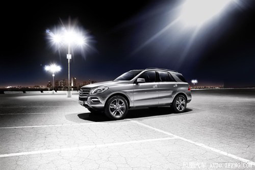 奔馳ML防彈SUV亮相 防爆胎/兩臺發動機