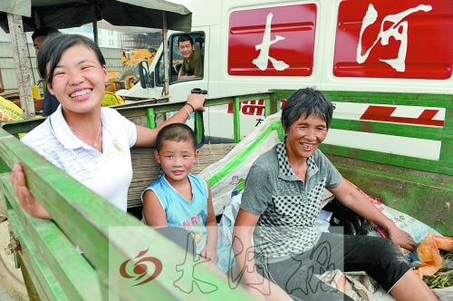 鄭州企業爭買愛心瓜 開封瓜農3500斤西瓜被買空 鄭州企業爭買愛心瓜 開封瓜農3500斤西瓜被買空