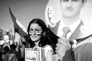 1日,土耳其民眾游行支持巴沙爾政權。新華社發