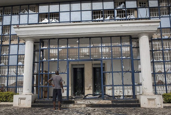 尼日利亞伊斯蘭極端武裝組織“博科圣地”約貝州古杰巴(Gujba)市的農業學院，射殺數十名學生。