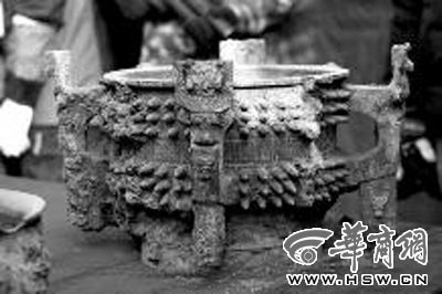 雄渾大氣的四耳乳釘獸面簋 雄渾大氣的四耳乳釘獸面簋