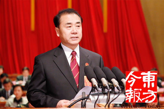 圖為高院院長張立勇在作報告 圖為高院院長張立勇在作報告