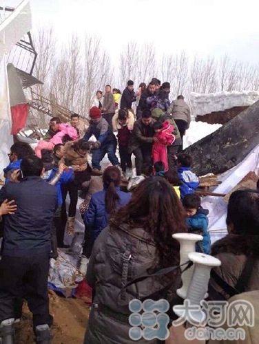 一高爾夫滑雪場發生坍塌 多名游客墜落