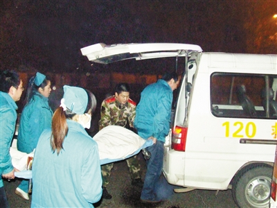 女子墜牧野湖冰窟 新鄉(xiāng)消防破冰百米施救終死亡 女子墜牧野湖冰窟 新鄉(xiāng)消防破冰百米施救終死亡