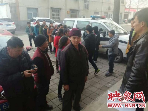 滎陽78名貴州籍農民工兄弟拿到工資回家啦! 滎陽78名貴州籍農民工兄弟拿到工資回家啦!