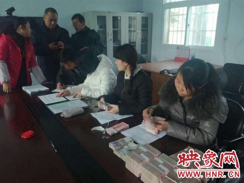 滎陽78名貴州籍農民工兄弟拿到工資回家啦! 滎陽78名貴州籍農民工兄弟拿到工資回家啦!