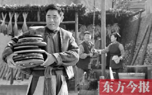 陳寶國在《大河兒女》中飾演男一號、燒制鈞瓷的手藝人賀焰生