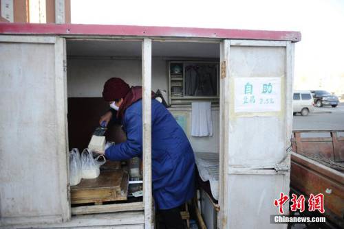 長(zhǎng)春自助豆腐攤 2.5元檢驗(yàn)市民誠(chéng)信 長(zhǎng)春自助豆腐攤 2.5元檢驗(yàn)市民誠(chéng)信