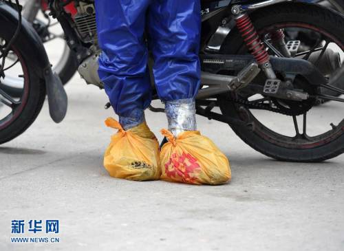 不畏風雨 只為回家