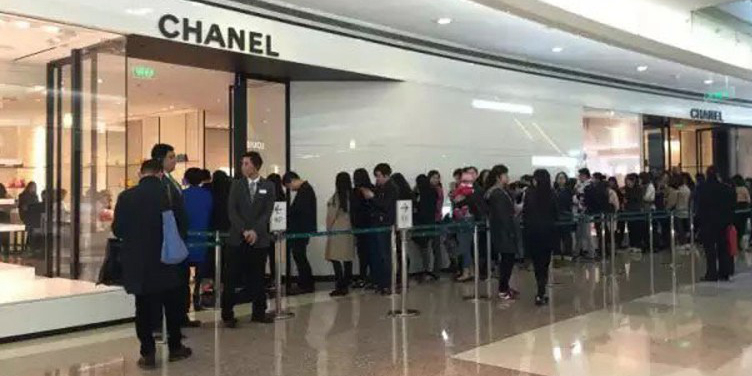 奢侈品牌中國區降價引發搶購