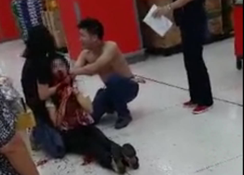 廣東:女店員舉報小偷慘遭割喉現場 廣東:女店員舉報小偷慘遭割喉現場