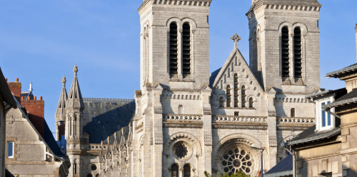 法國19世紀教堂失火 頂部燒毀 法國19世紀教堂失火 頂部燒毀