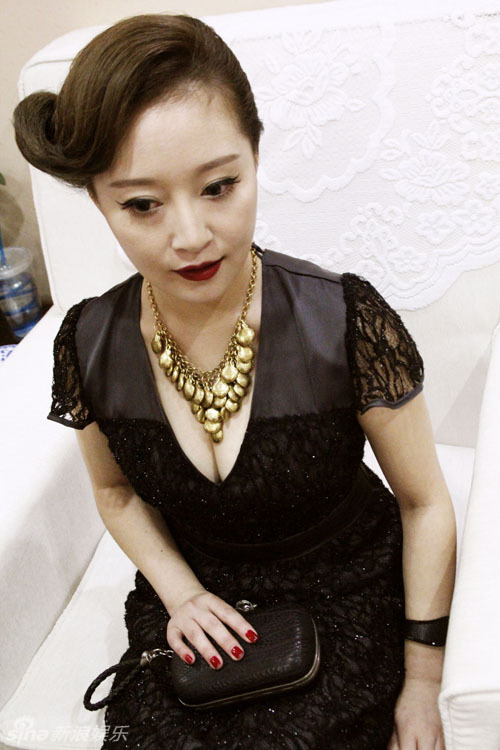 徐海星曝出事業線 疑似隆胸