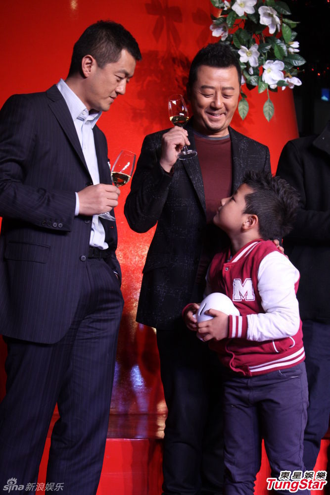 李亞鵬、郭濤父子相活動(dòng)