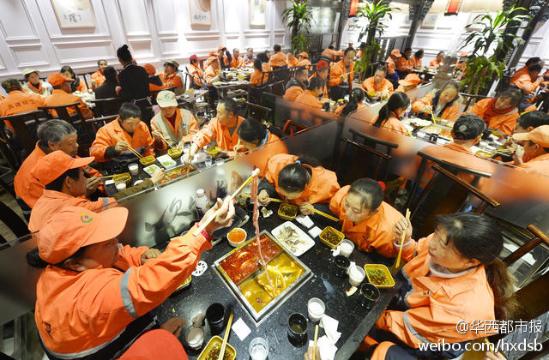 火鍋店閉門謝客 專門宴請180位環衛工