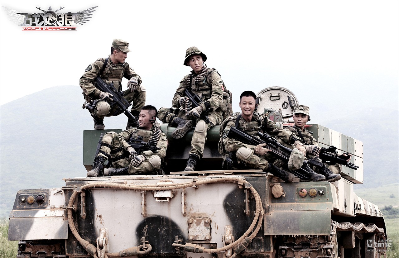 《戰狼》曝純爺們終極海報