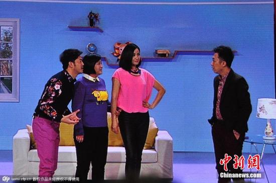 2015年2月18日晚8時，2015央視羊年春晚準時開播，各路明星大腕齊聚一臺向觀眾展示了一場奢華的