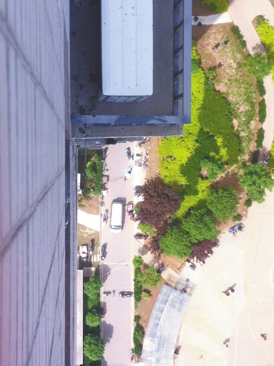 從32樓俯視現場 記者 豐林文圖 從32樓俯視現場 記者 豐林文圖