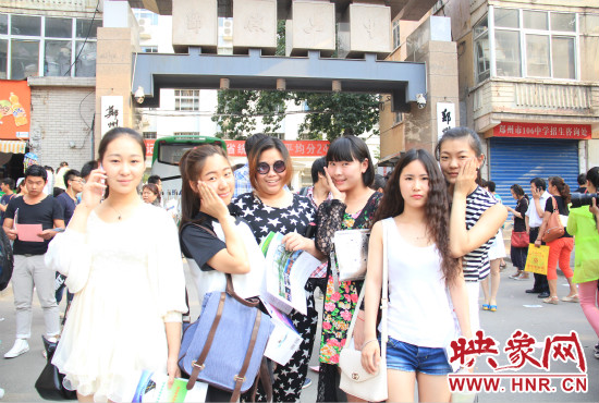 畢業和同學一起去旅行是不少考生的選擇。