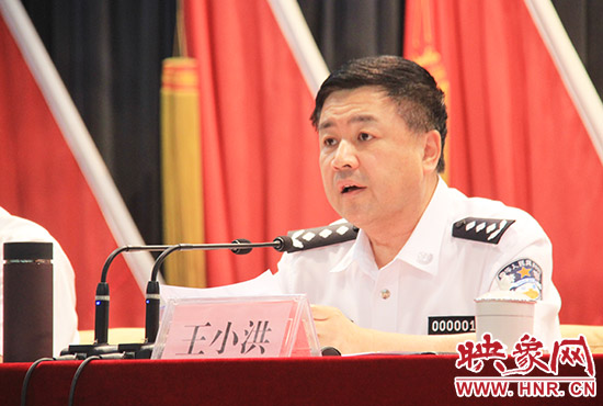 河南省公安廳廳長(zhǎng)王小洪向獲評(píng)的先進(jìn)集體和個(gè)人祝賀 河南省公安廳廳長(zhǎng)王小洪向獲評(píng)的先進(jìn)集體和個(gè)人祝賀